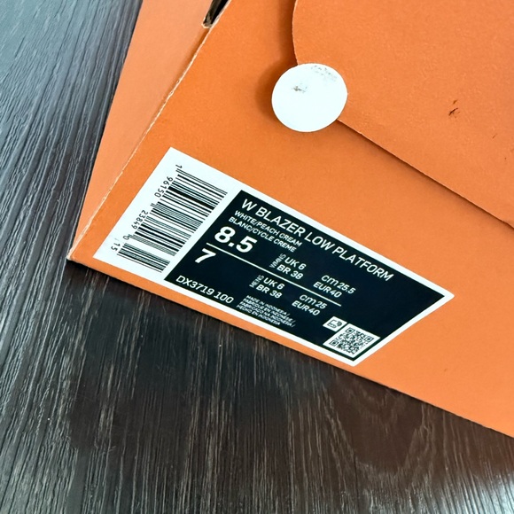 Nike Blazer Low Platform Women Size 8.5 - Picture 2 of 6